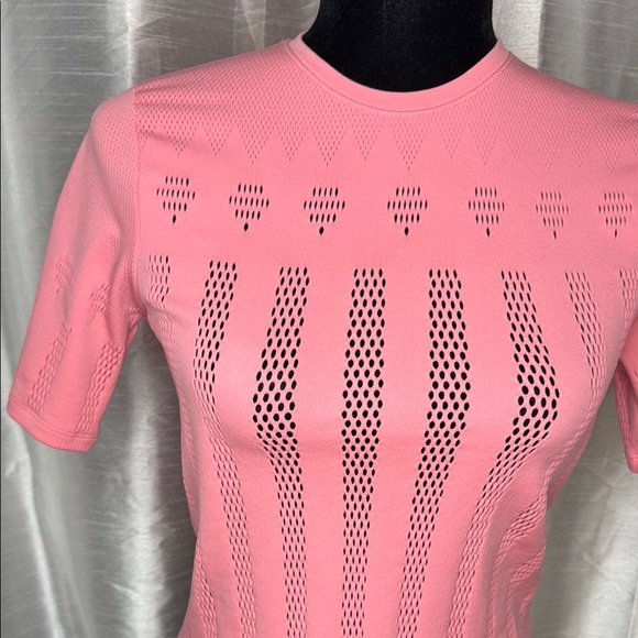 Nike Yoga DRI FIT ADV Luxe Pink Fitted Women’s M Short Sleeve Eyelet Top - Picture 1 of 10